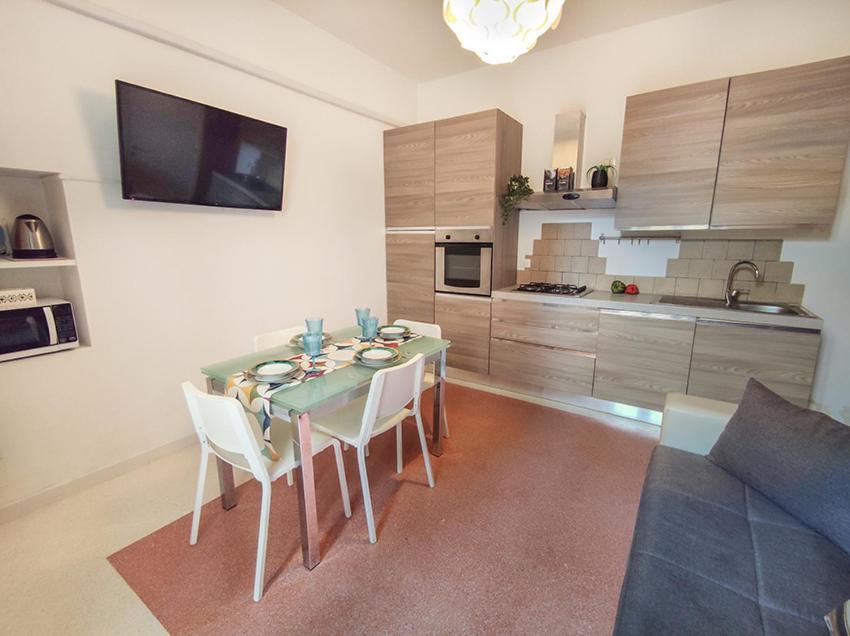 Casa Chiara In Centro Con Corte Privata San Benedetto del Tronto Extérieur photo