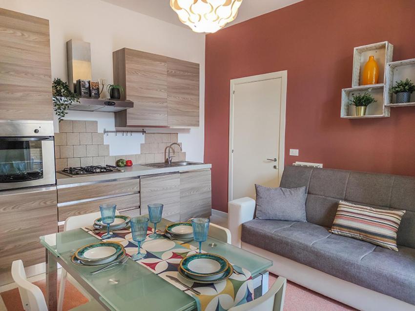Casa Chiara In Centro Con Corte Privata San Benedetto del Tronto Extérieur photo